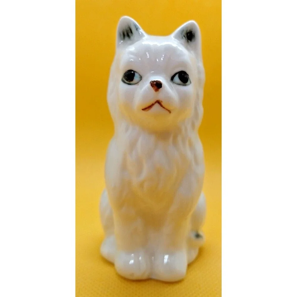 Cat Kitten Ceramic Cream And White Cat With Blue Eyes and stripes Figurine-USED